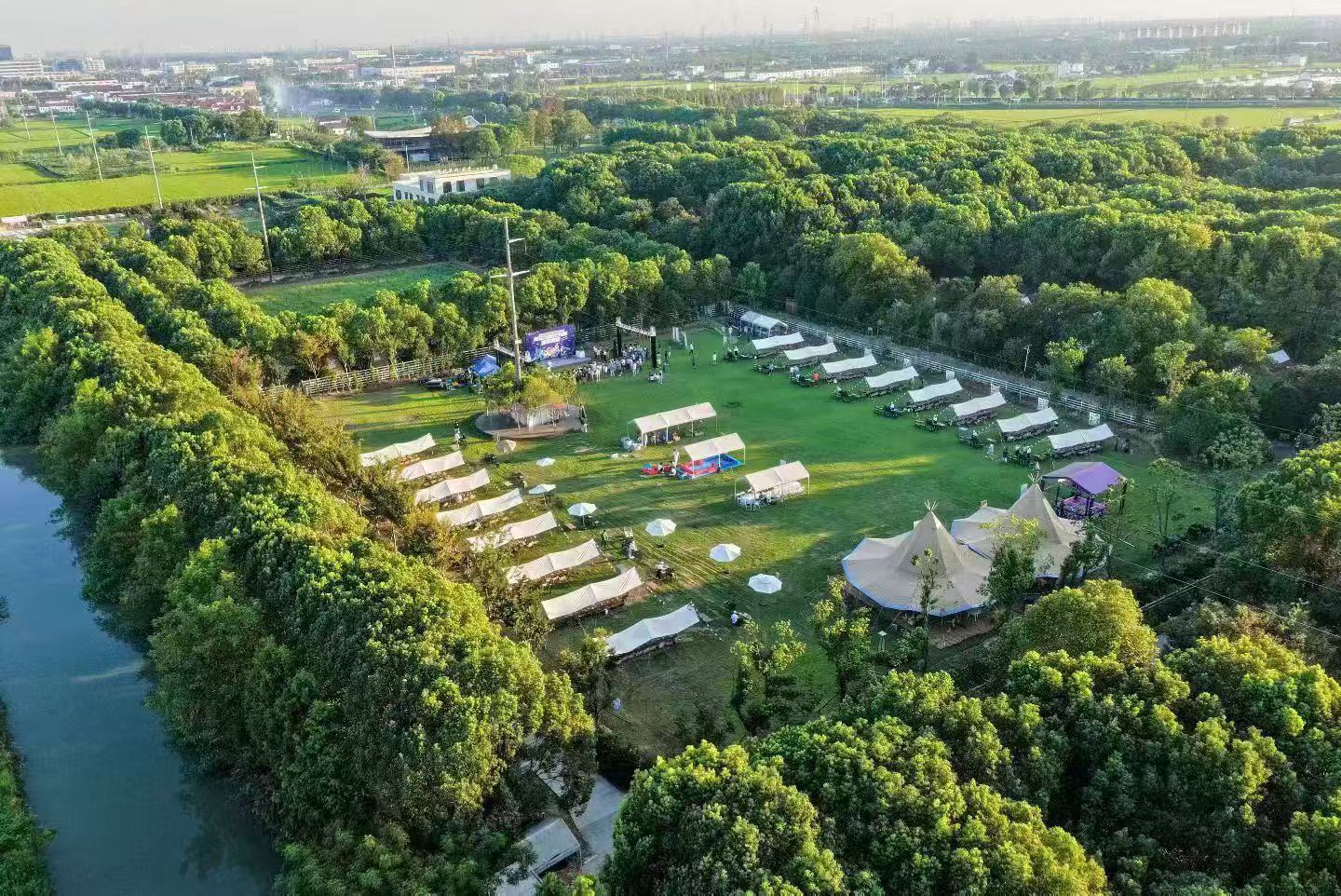 上海假期团建机构怎么选?芸野营地场策双自营模式全解析